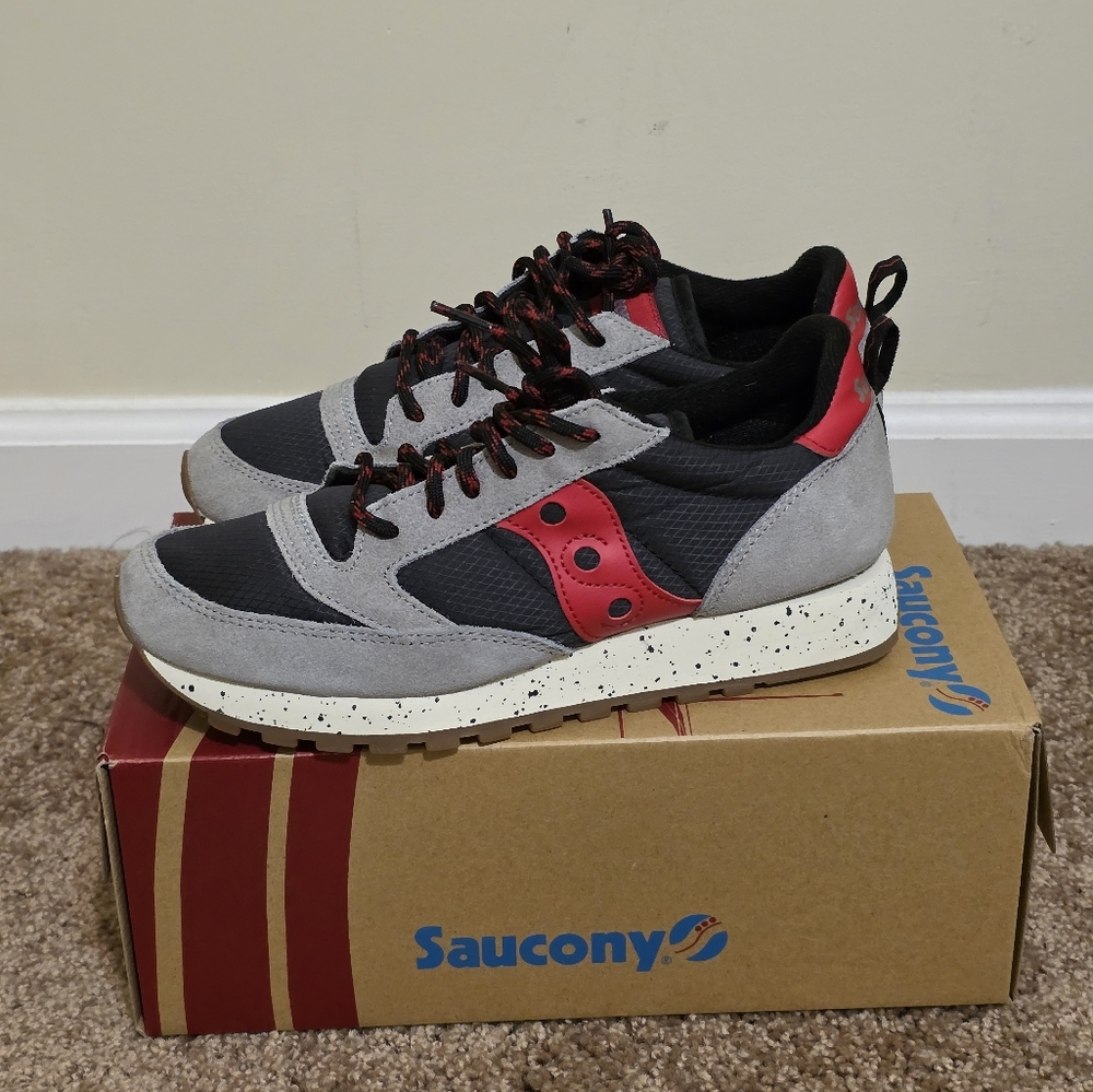 Saucony Gray Black Red Womens Retro Running Sneakers
